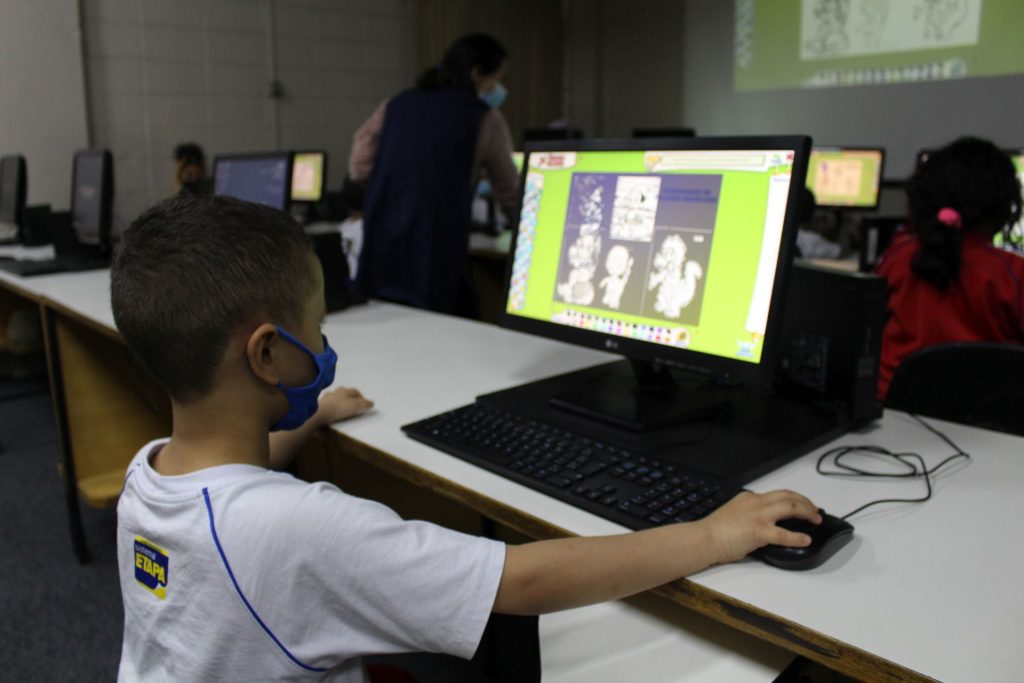 ATIVIDADE SOBRE O FOLCLORE NA AULA DE INFORMÁTICA CCDA Colégio