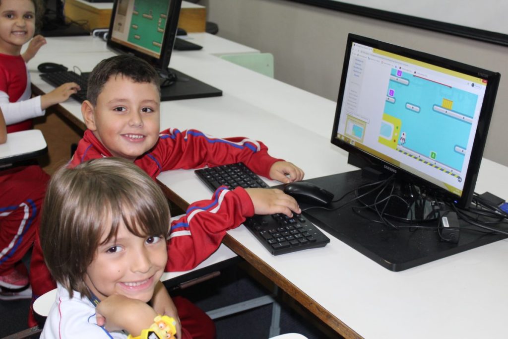 Escola Games: Robô Pega Letras!