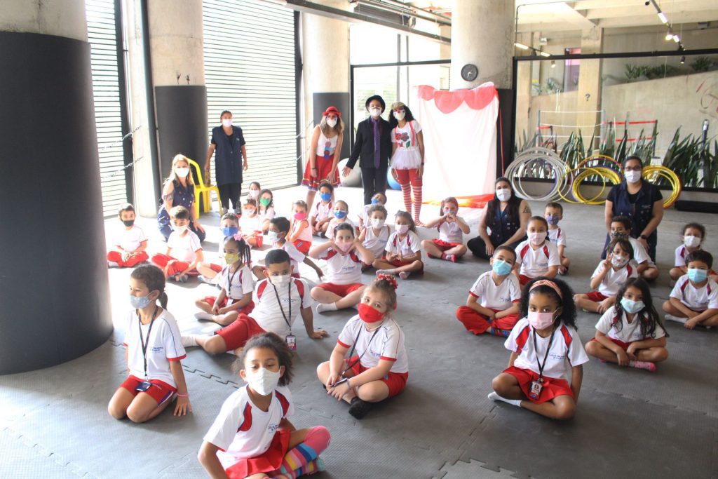 Shopping recebe apresentação de Skolástica e Palhaço Nicolau