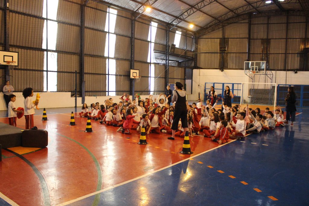 TEATRO NA ESCOLA PANTOMIMA CCDA Col gio Carlos Drummond de